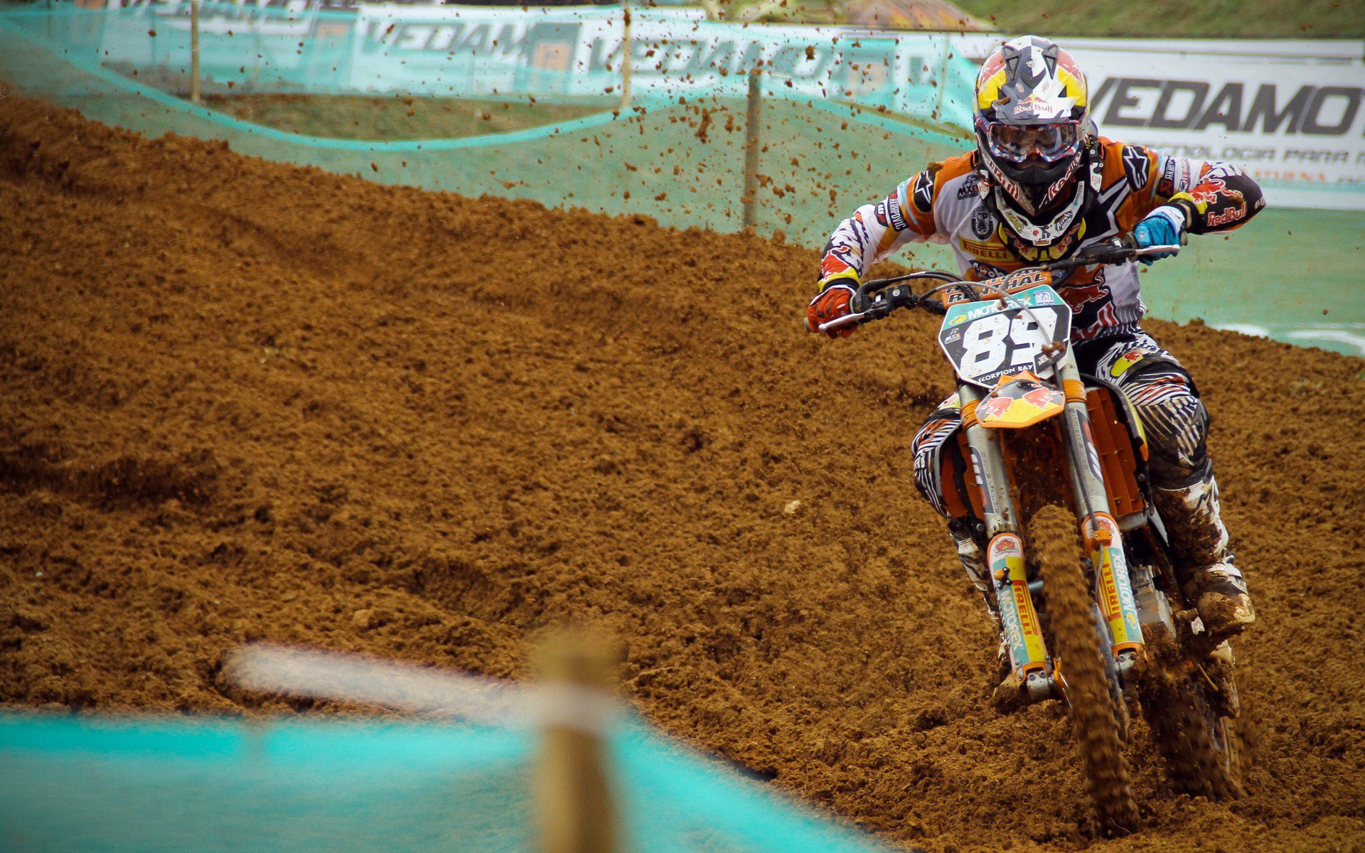 新西兰全黑队的防守堪称铁壁，无缝防守令对方难以突破，新西兰全黑队队员介绍