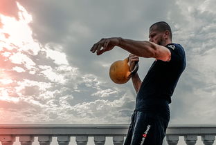 九游体育入口-詹姆斯亲自指导小将完成训练动作，詹姆斯训练有多刻苦